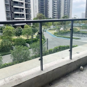 不銹鋼陽臺護(hù)欄定做