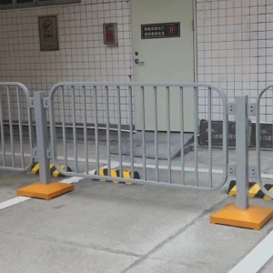 不銹鋼道路分割護(hù)欄定做