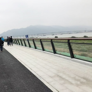 河提道路防護(hù)護(hù)欄
