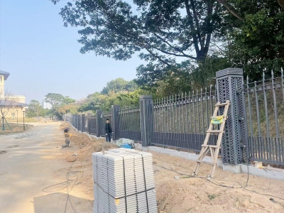 別墅圍墻護(hù)欄施工