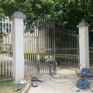 小區(qū)不銹鋼隔離門